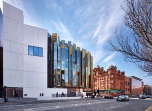 La transformación del “Theatre Royal” de Glasgow ha logrado hacer lucir el espectacular diseño arquitectónico del teatro, proporcionándole la flexibilidad necesaria para su variado uso.