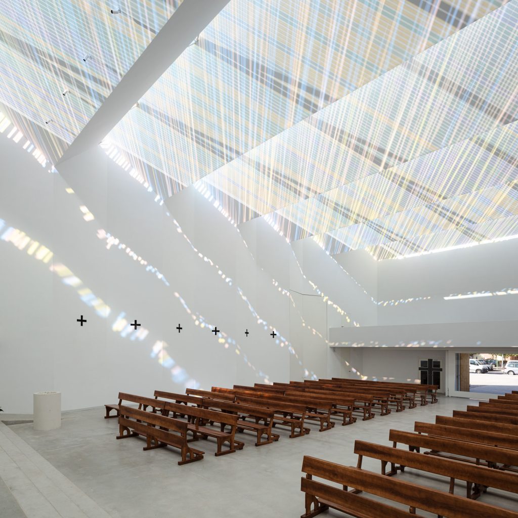 Iglesia del Espíritu Santo, Granada,, un hipnótico homenaje a la luz natural